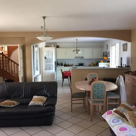 Maison Chaleureuse Holiday home Saint-Cyr-sur-le-Rhone